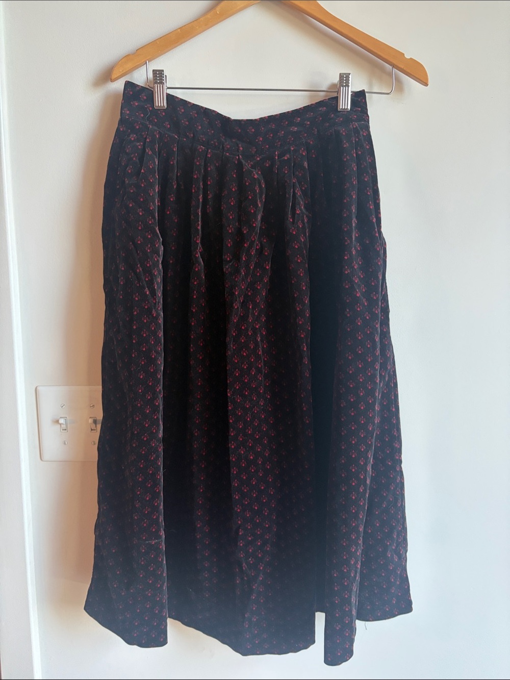 Black vintage heavy velvet Midi Skirt with red  Microprint